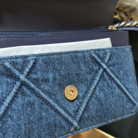 π NWB CHANEL 19 WOC DENIM BAG - Picture 9 of 15